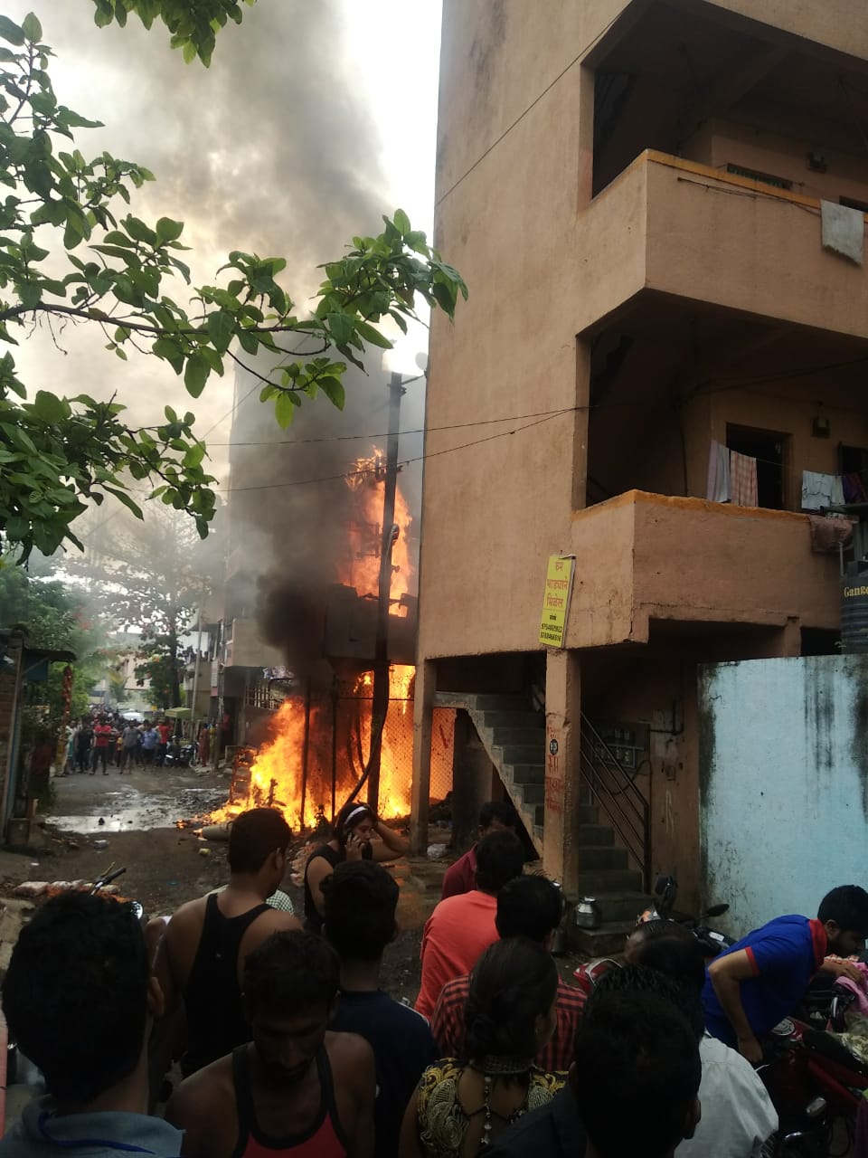 थेरगाव परिसरात आगीचे साम्राज्य!