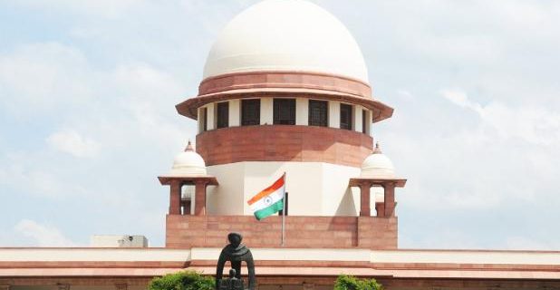 कंत्राटी कर्मचाऱ्यांना नोकरीत कायम असणाऱ्या कर्मचाऱ्यांइतके वेतन मिळणार -- मा. सर्वोच्च न्यालायचा निकाल