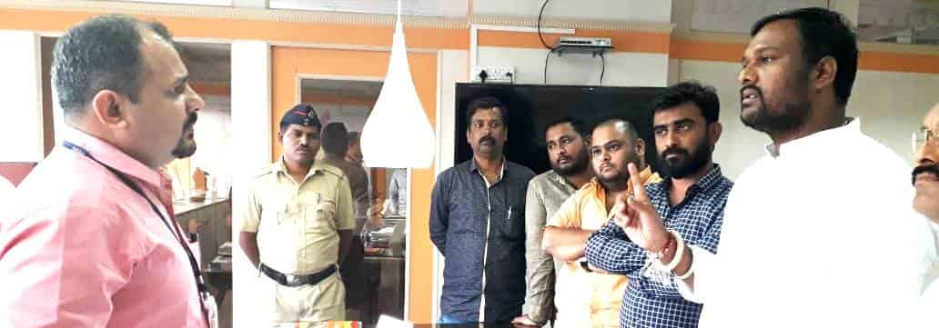 विविध मागण्यांकरिता मनसे शिष्टमंडळाने घेतली आयुक्त, महापौरांची भेट.