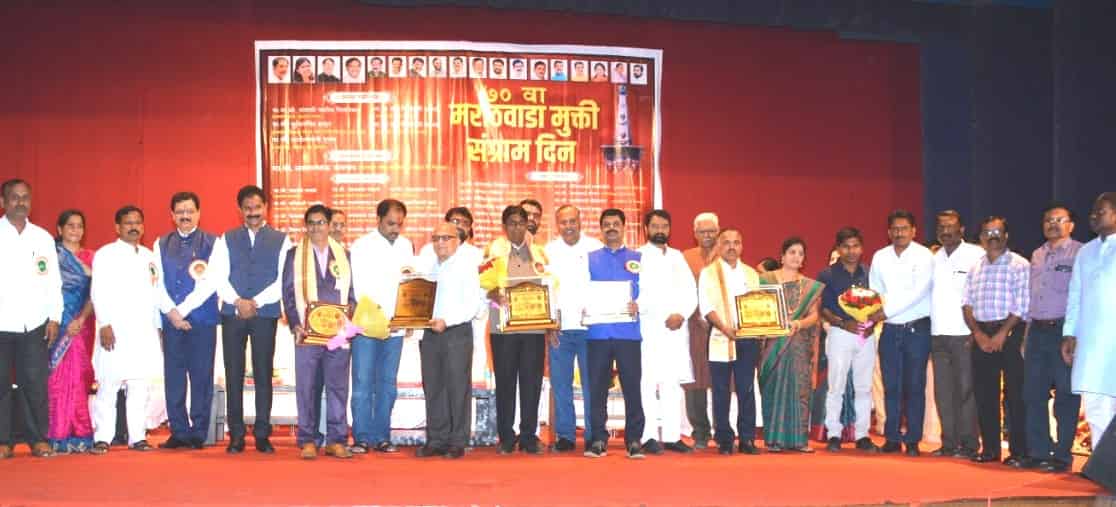 डॉ. भाऊसाहेब जाधव यांना मराठवाडा जनविकास संघाचा ''मराठवाडा भूषण जीवन गौरव'' पुरस्कार प्रदान !