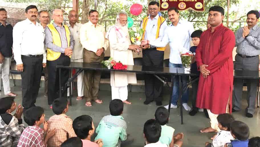 चिंचवडमधील गुरुकुलच्या वंचित मुलांचा प्राविण्य प्रमाणपत्र देऊन सत्कार व नेत्र तपासणी.