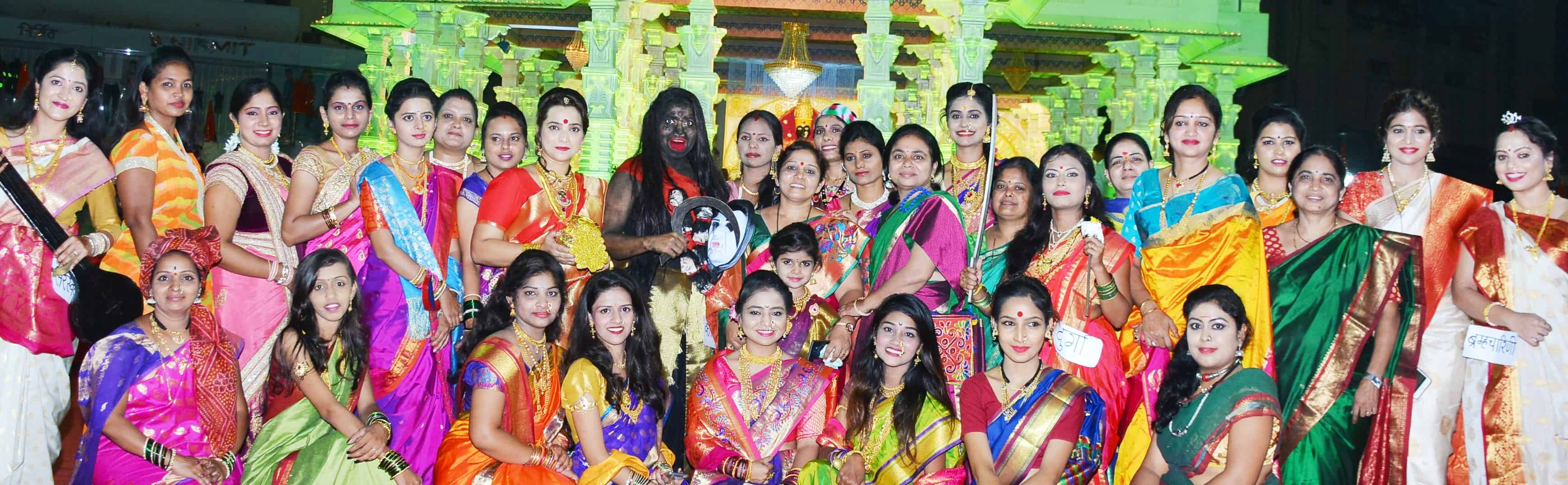 चिंचवड नवरात्र महोत्सवामध्ये “रंग माझा साडीत वेगळा” या आगळ्या-वेगळ्या स्पर्धेस नागरिकांचा प्रतिसाद. 