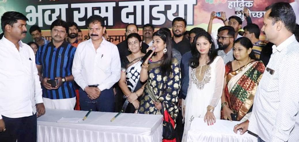 नवरात्री निमित्त पूर्णानगर मध्ये घुमतो आहे रास दांडियाचा जागर ; सत्तारूढ पक्षनेते एकनाथ पवार यांचा उपक्रम.