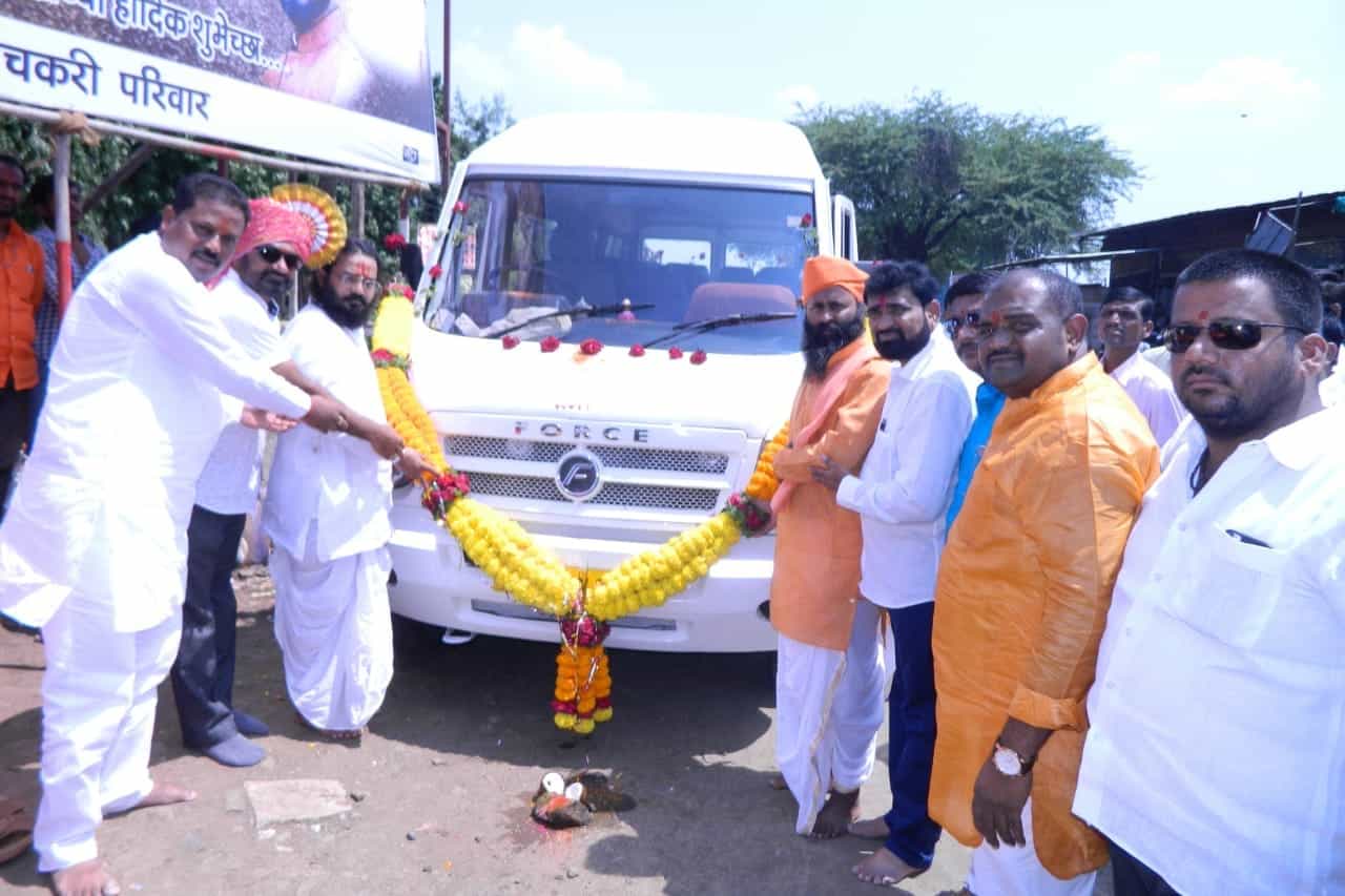 उद्योजक अरुण व बालाजी पवार बंधूंच्या पुढाकारातून ग्रामस्थ व विद्यार्थ्यांकरीता मोर्डा, धारूर ते तुळजापूर दरम्यान मोफत बस सेवा.