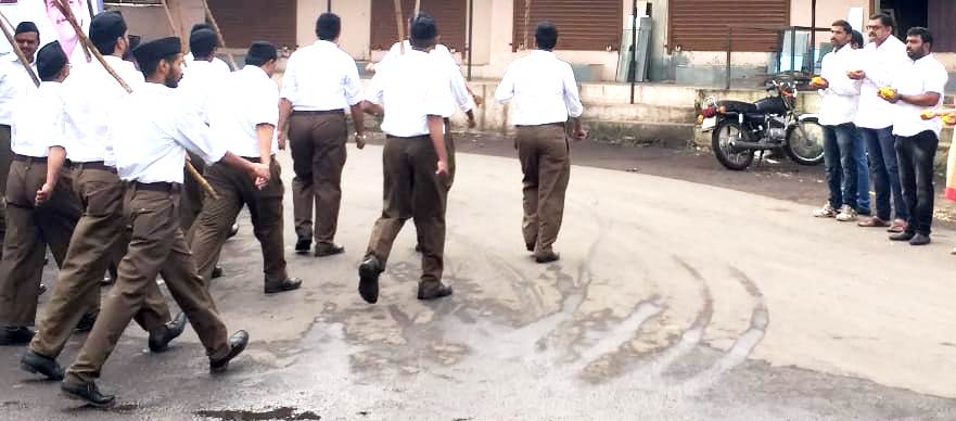 स्वी. नगरसेवक विनोदभाऊ तापकीर यांच्यावतीने विजयादशमी पथसंचलनाचे आयोजन संपन्न.  