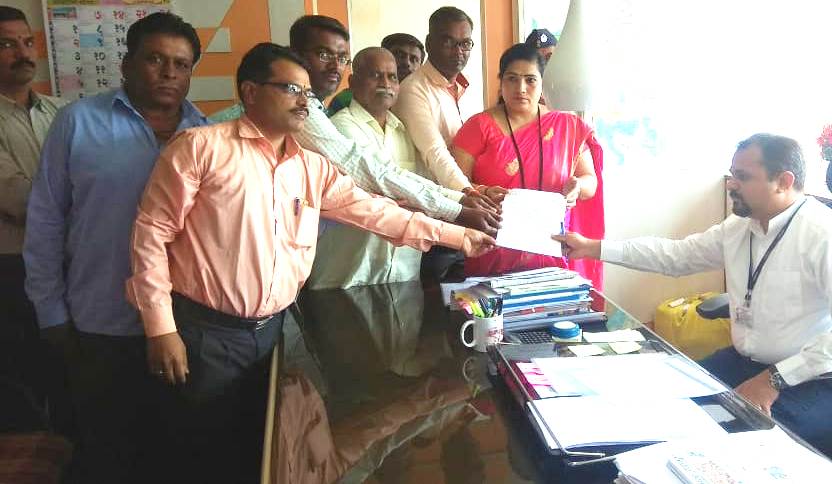 नागरिकांच्या मुलभूत समस्या सोडवा, अन्यथा नागरिकांची मोट बांधून तीव्र जनआंदोलन उभे केले जाईल - नगरसेविका विनया तापकीर.  