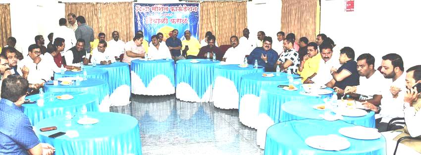 दिवाळी फराळाच्या निमित्ताने नेते मंडळीत गुप्तगू!