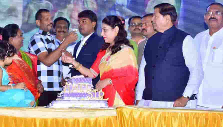 सक्षम युवा नेतृत्व अमित गोरखे यांच्यासारखे असावे - गिरीश बापट. 