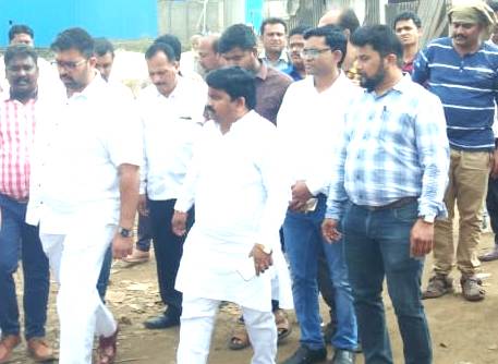 आमदार महेश लांडगे यांनी चिखलीतील आगीच्या दुर्घटनास्थळी दिली भेट.   