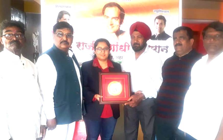 स्वर्गीय राजीव गांधी प्रतिष्ठानच्यावतीने मा. पंतप्रधान स्वर्गीय इंदिरा गांधी यांची जयंती साजरी. 