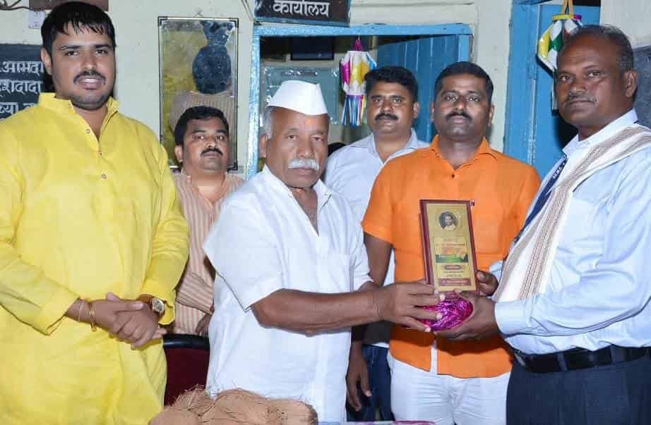आमदार महेश लांडगे यांच्या वाढदिवसानिमित्त कुदळवाडीतील प्राथमिक शाळा शिक्षकांना गुणवंत शिक्षक पुरस्कार प्रदान