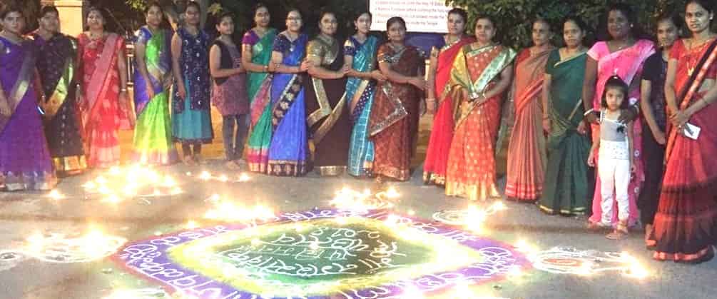 पणत्यांनी उजळून निघाला श्रीकृष्ण मंदिर परिसर; माजी नगरसेविका वैशाली राहुल जवळकर यांचा उपक्रम.