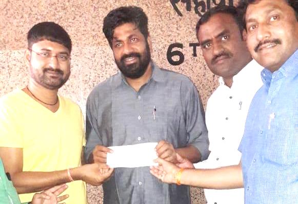 'सोहम डेव्हलपर्स' च्यावतीने आमदार बच्चू कडूंच्या हस्ते सत्यशोध या सामाजिक संस्थेस पाच लाखांची आर्थिक मदत; उद्योजक महेश बारणे यांचा पुढाकार!  