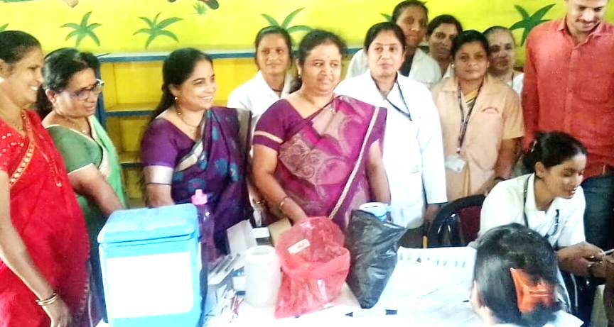 वाल्हेकरवाडीतील प्राथमिक शाळेत गोवर-रुबेला लसीकरण मोहिमेंतर्गत ९२० विद्यार्थ्यांना दिली लस 