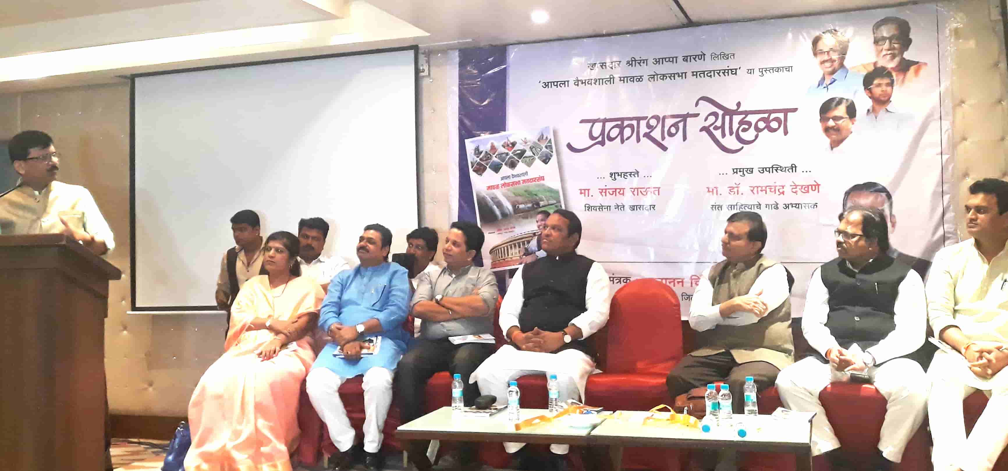 राजकारणात गुन्हेगारी लोकांचा शिरकाव, लोकशाहीचे मंदिर ढासळले - खासदार राउत