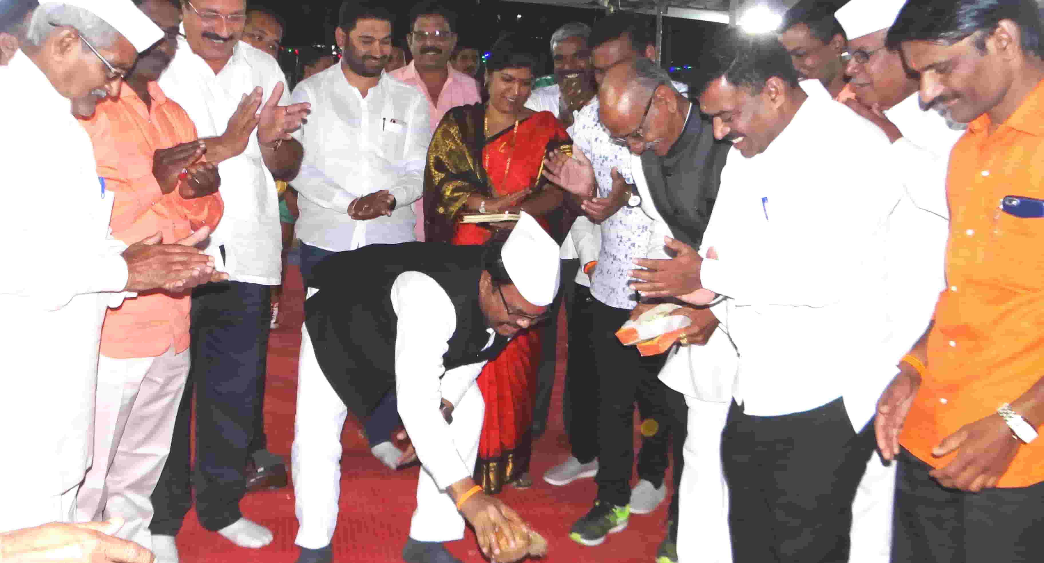 आमदार निधीतून आदिनाथ संघास कबड्डी मॅट प्रदान