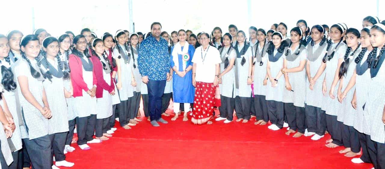 रा. वि. कॉं. च्या राष्ट्रीय अध्यक्षा सोनिया दुहन यांची चिंचवडच्या श्री. शिवछत्रपती शिवाजीराजे माध्यमिक विद्यालयास भेट