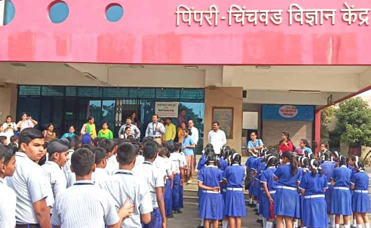 विद्यार्थ्यांनी घेतली विज्ञानावर आधारित प्रयोगांची माहिती