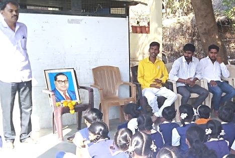 महामानवास रयत विद्यार्थी विचार मंचाच्या वतीने वाहिली आदरांजली!