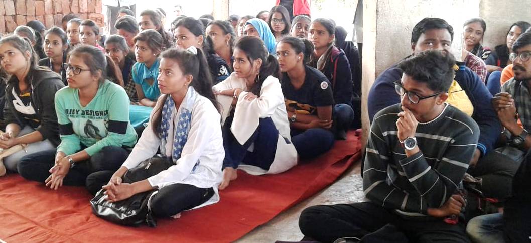 डाॅ. अब्दुल कलाम यांच्या जीवनकार्याची प्रेरणा घेऊन विद्यार्थ्यांनी आपले भवितव्य घडवावे - डाॅ. सुनिल साठे