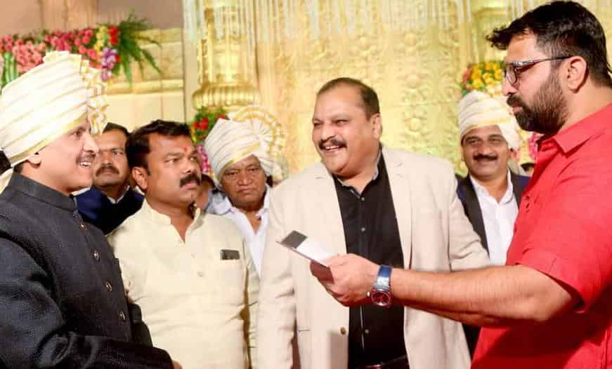 उद्योजक संतोष बारणे यांचा समाजासमोर अनोखा आदर्श 