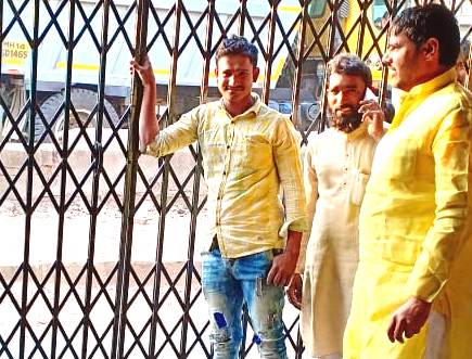 पवारवस्ती उड्डाणपूल अंडरपास रस्ता झाला बंदिस्त, नागरिकांमध्ये समाधान