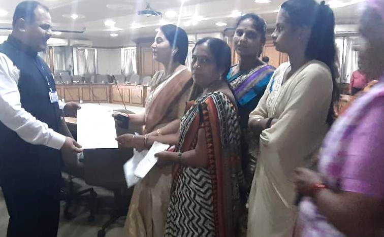 महापालिकेने चादर व ब्लँकेटचे लवकरात लवकर वाटप करावे - शिवसेना नगरसेविका मीनल यादव