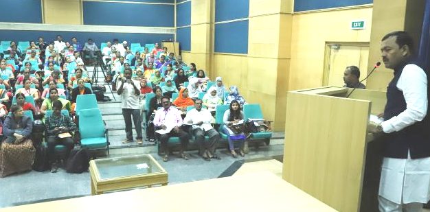 मनपा शाळांची गुणवत्ता सुधारण्यासाठी शिक्षकांनी स्मार्ट झाले पाहिजे - महापौर राहुल जाधव 