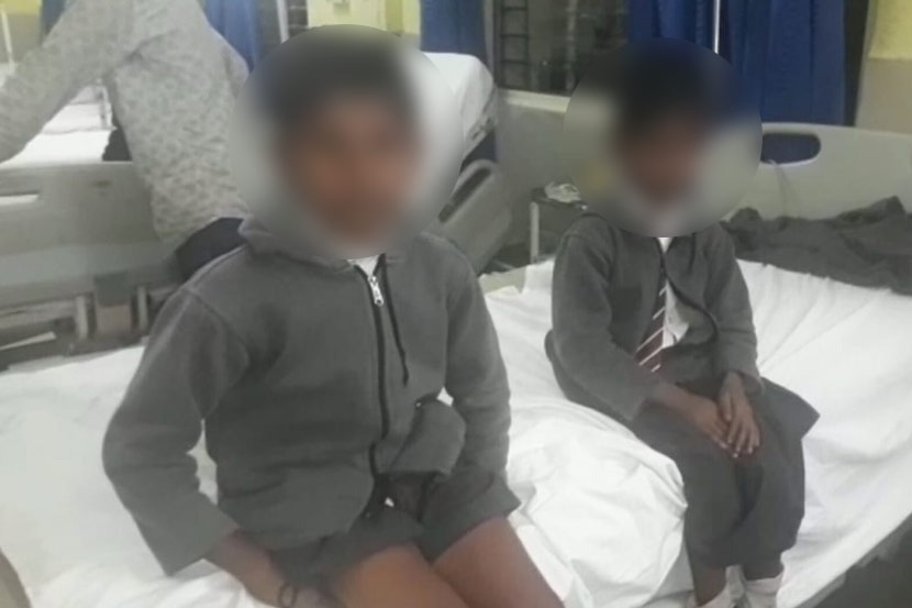 पोटच्या मुलांचा जन्मदात्यांनी केला शारीरिक छळ, जागरूक नागरिकांमुळे घटना उघडकीस