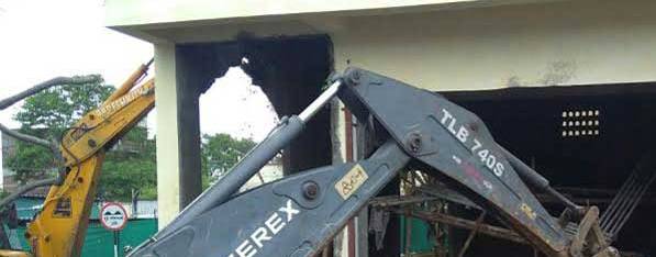 महापालिकच्या अनधिकृत बांधकाम आणि अतिक्रमण नियंत्रण विभागाची पिंपरी कॅम्पमध्ये कारवाई 