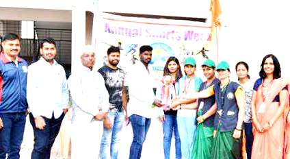 पी. के. इंटरनॅशनल इंग्लिश स्कूलमध्ये क्रिडा सप्ताहाची समाप्ती