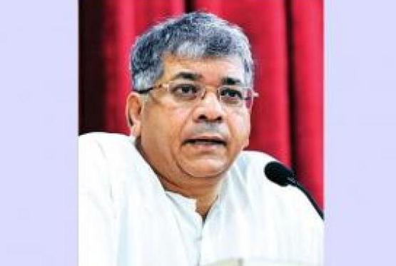 महापालिका किमान वेतन कायदा पायदळी तुडविते - प्रकाश आंबेडकर