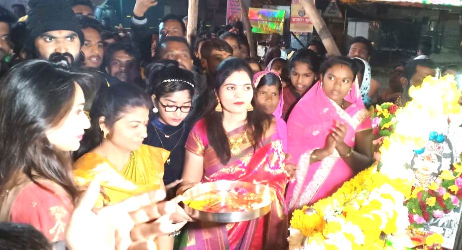 वाल्हेकरवाडी ते कार्ला एकविरा देवी पालखी प्रस्थान सोहळ्यात सहभाग नोंदवून भाविकांनी केले नववर्षाचे स्वागत 