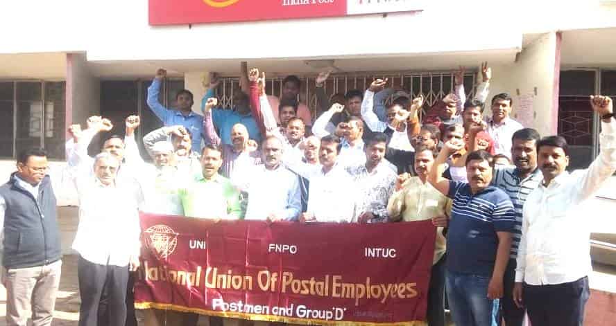 टपाल खात्याच्या संपास कर्मचाऱ्यांचा प्रचंड प्रतिसाद 