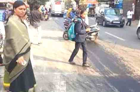 नगरसेविका गोफणे यांच्या सतर्कतेमुळे टळली अपघाताची शक्यता 