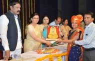 व्ही. पी. एस. च्या सुनिता सपाटे यांना आदर्श शिक्षिका पुरस्कार