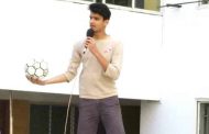प्रतिभा कॉलेजमध्ये कुणालने दिले फ्रीस्टाइल फुटबॉलचे धडे