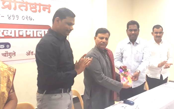 संतांचे विचार टिकविण्यासाठी विचारांची वाटणी परवडणारी नाही - डॉ. रामचंद्र देखणे