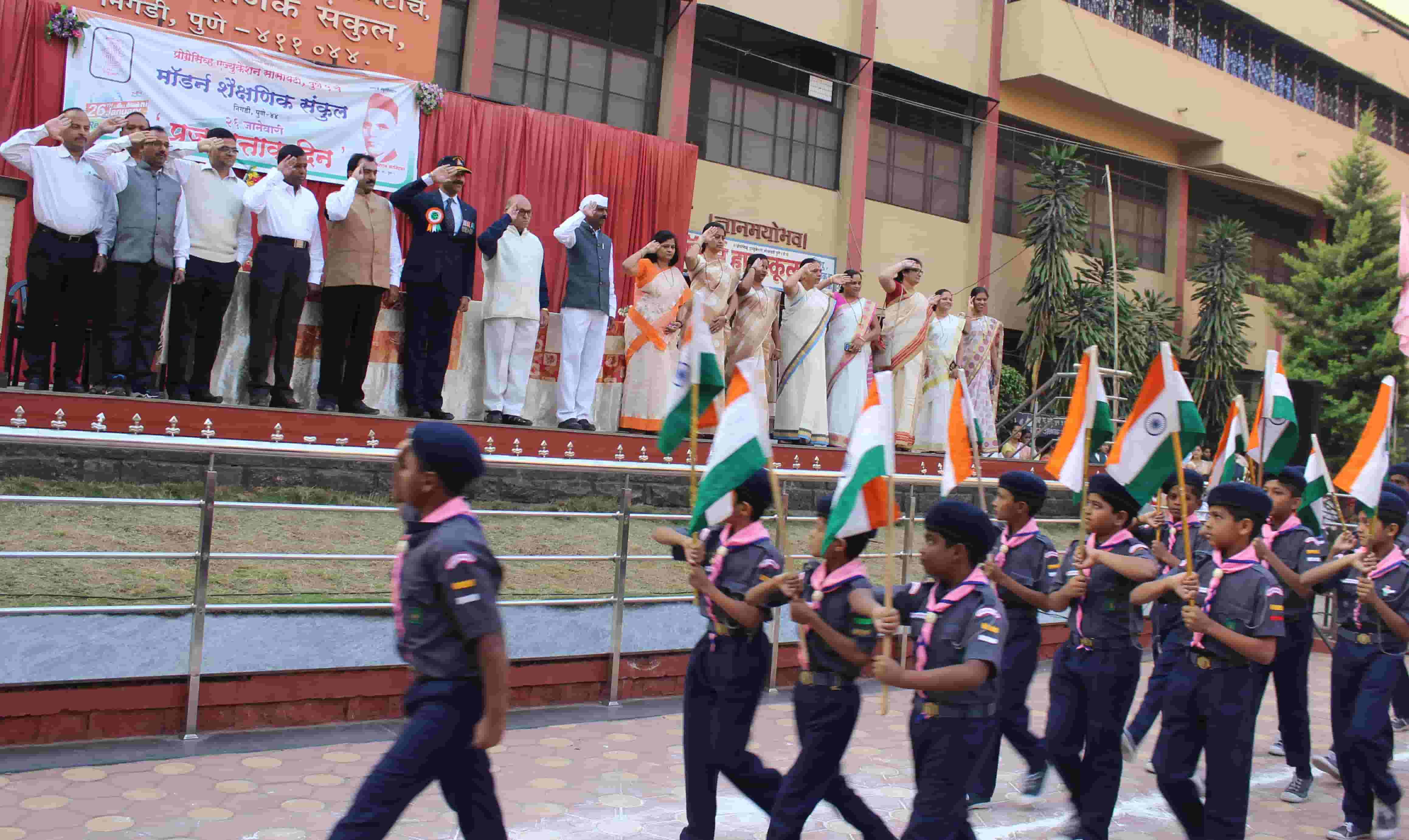 मॉडर्न हायस्कूलमध्ये प्रजासत्‍ताक दिन साजरा.