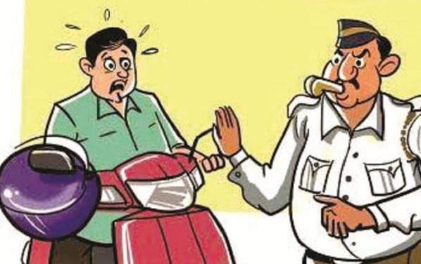 हेल्मेट सक्तीबाबत पुणे वाहतूक पोलिसांचे एप्रिल फुल!