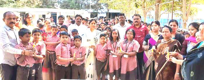 न्यू सिटी प्राईड स्कूलच्यावतीने जवानांना वाहिली श्रद्धांजली