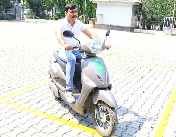 नगरसेवक शत्रुघ्न काटे यांची 'इ-स्कुटर प्रणाली;  हेतू 'ग्रीन सौदागर, क्लिन सौदागर'