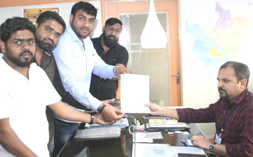 बिल्डरधार्जिण्या अधिका-यांची चौकशी करावी - विशाल वाकडकर