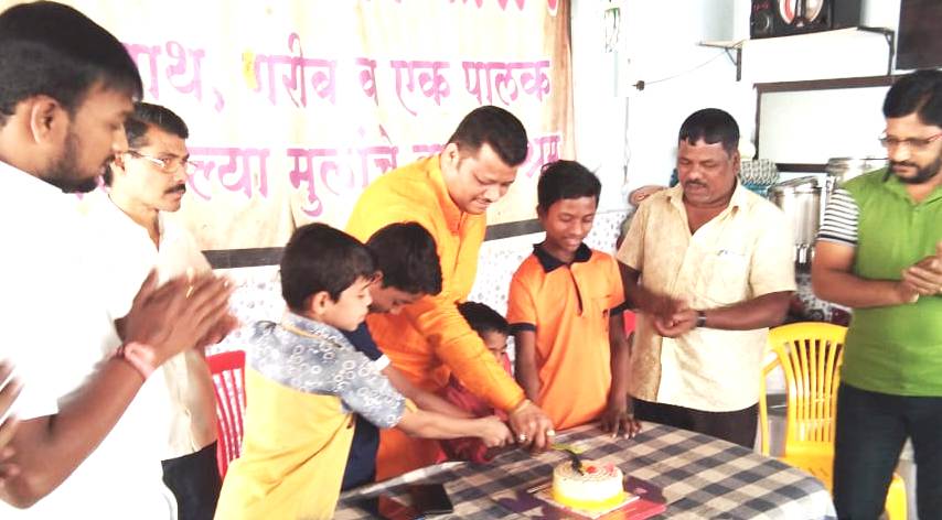 भोसरीतील युवा नेते विल्सन भाऊ काळे यांचा वाढदिवस साधेपणाने साजरा