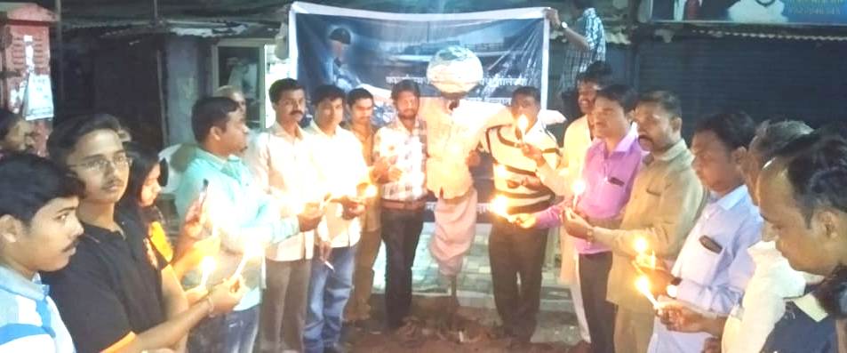 दापोडी भाजपच्या वतीने केंडल पेटवून जवानांना वाहिली श्रद्धांजली