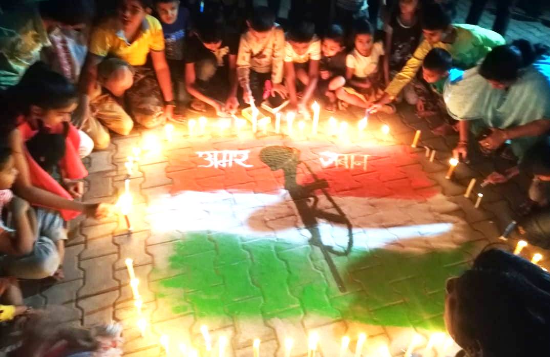 प्रगती हार्मोनी हाउसिंग सोसायटीत भारतीय शहीद जवानांना आदरांजली