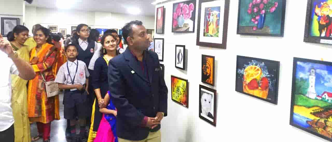 चित्र प्रदर्शनाचे आकुर्डीत उदघाटन