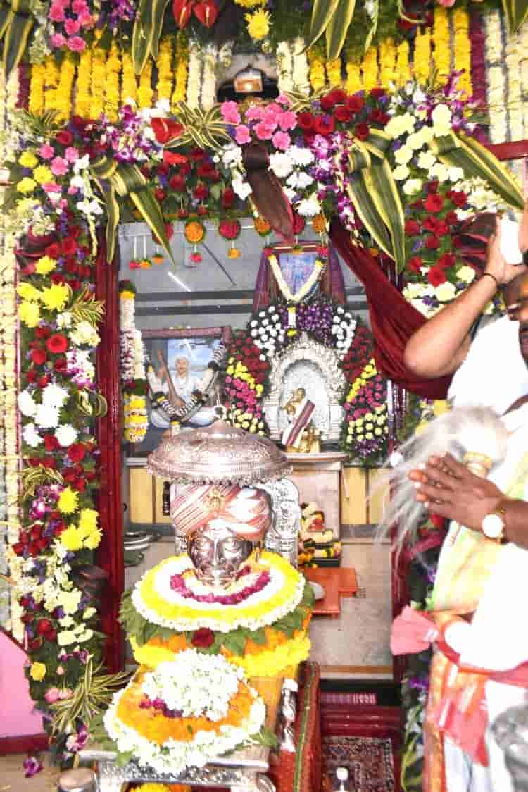 गजानन महाराज प्रगट दिनानिमित्त तानाजीनगर चिंचवड येथील मंदिरात भाविकांची गर्दी