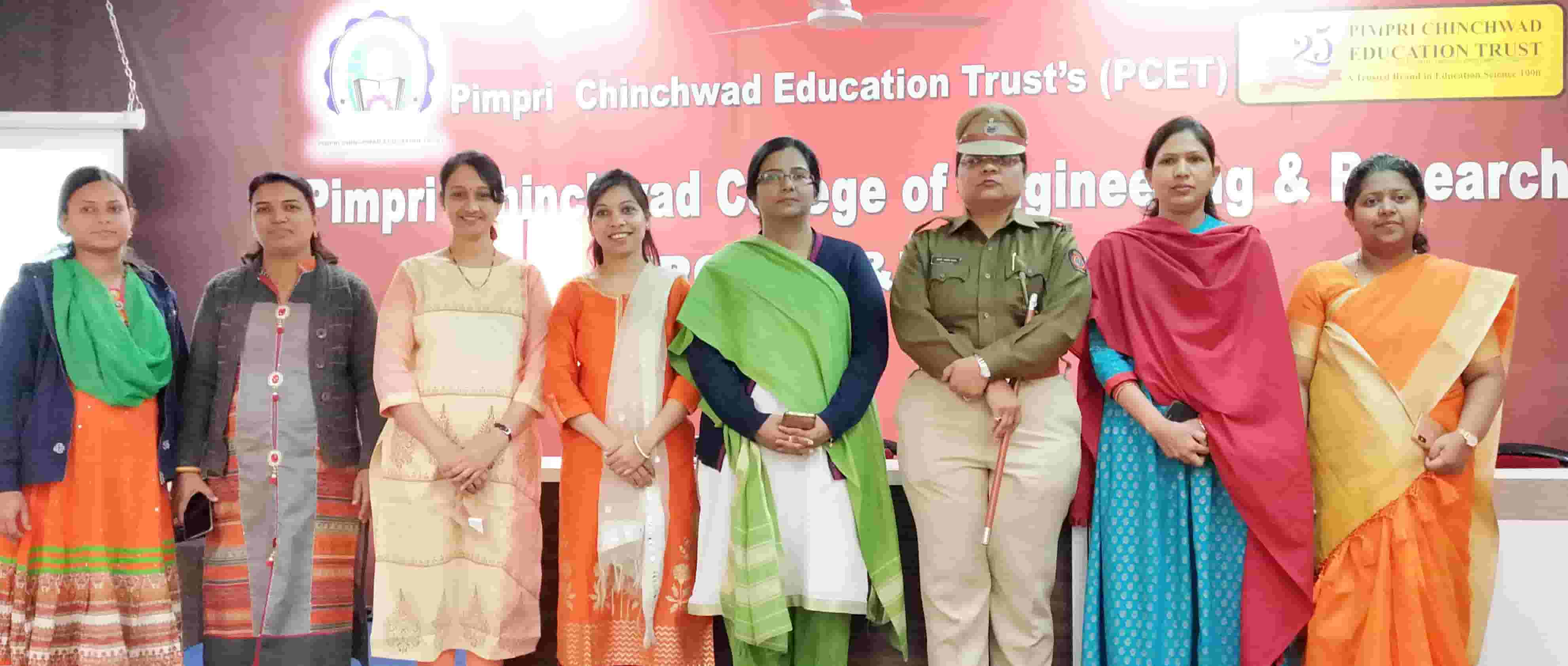 राजकारण, पोलीस, प्रशासन, सैन्य अशा आव्हानांच्या क्षेत्रातही महिला कर्तृत्वान - स्मार्तना पाटील