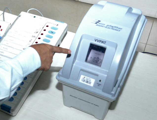 प्रशासनाची मावळ लोकसभा निवडणूकीची लगबग, कर्मचाऱ्यांना EVM व VVPAT मशीन्सचे हातोहाती देणार प्रशिक्षण